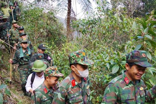 Chính ủy Quân khu 2 gửi thư khen cán bộ, chiến sĩ lực lượng vũ trang tỉnh Lào Cai tham gia chống cháy rừng tại Sa Pa