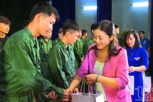 Các địa phương động viên tân binh chuẩn bị nhập ngũ