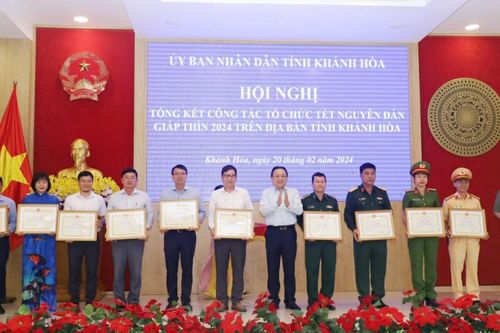 Cục QLTT Khánh Hòa nhận Bằng khen của Chủ tịch UBND tỉnh