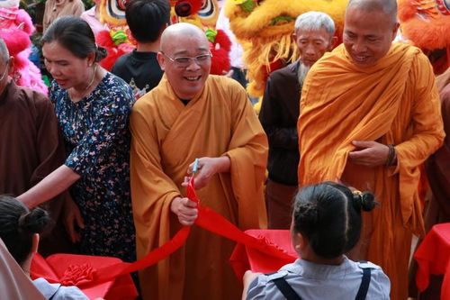 Đắk Nông: Ban Trị sự Phật giáo H.Đắk Mil tổ chức buffet chay gây quỹ cho lễ hoa đăng