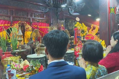 Đầu năm trẩy hội Đền Và