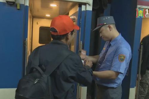 Lượng khách tăng sau Tết, đường sắt lập thêm nhiều tàu mới