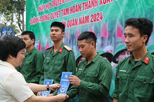 Hà Đông: Dâng hương, tiếp lửa truyền thống trước ngày lên đường nhập ngũ