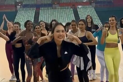 Hoa hậu Mai Phương hướng dẫn các thí sinh Miss World nhảy 'See Tình'