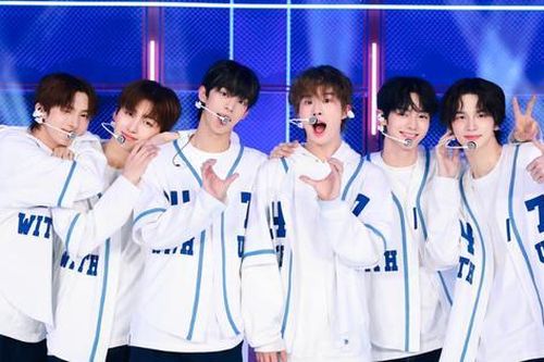 'Plot Twist' TWS thăng hạng: Nhạc không tệ nhưng đàn em SEVENTEEN gây tranh cãi