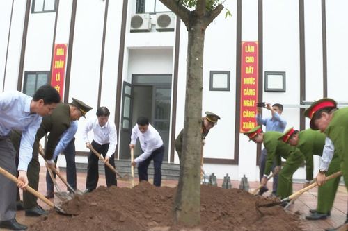 CATP Hà Nội phát động Tết trồng cây tại trụ sở Công an xã Phù Đổng