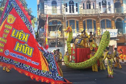 Lễ Nghinh Ông tuần du cầu cho quốc thái dân an thu hút vạn người xem