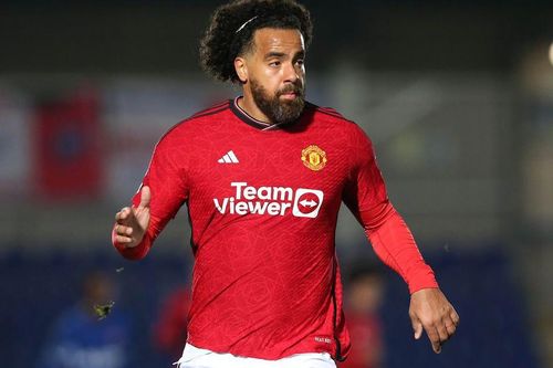 Cầu thủ kiêm HLV vào sân ghi bàn giúp U21 MU hạ Man City, CĐV đồng loạt nói 'việc gì cũng đến tay'