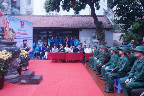 Tuổi trẻ quận Tây Hồ ôn lại truyền thống trước khi lên đường nhập ngũ