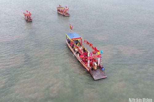 Lễ rước nước trong Lễ hội đền Trần tỉnh Thái Bình