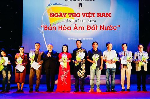'Bản hòa âm đất nước' cuốn hút trong Ngày thơ Việt Nam tại Hải Phòng