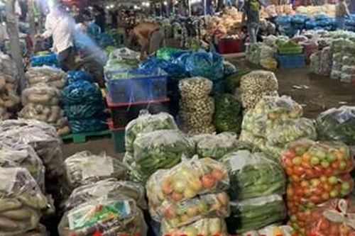 Giá nhiều loại rau củ, trái cây hạ nhiệt sau Tết