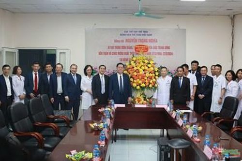 Đoàn công tác Ban Tuyên giáo Trung ương thăm và làm việc tại các bệnh viện ở Hà Nội