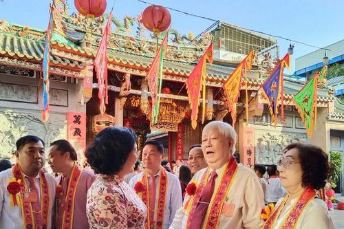 Nhiều người dân tham dự Lễ hội Nghinh Ông Quan Thánh Đế Quân tuần du