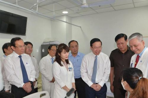 Chủ tịch nước Võ Văn Thưởng: Cảm phục và quý trọng tinh thần dấn thân của đội ngũ y bác sĩ