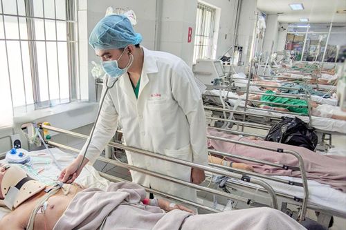 Cần Thơ cứu sống thanh niên bị kéo đâm xuyên cổ
