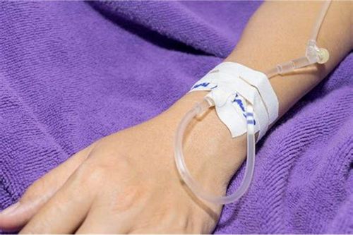 Hậu quả khôn lường vì tự truyền dịch tại nhà