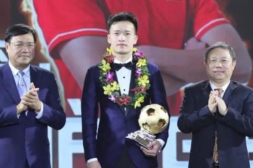 Báo Trung Quốc nói điều bất ngờ về Quả bóng Vàng Hoàng Đức