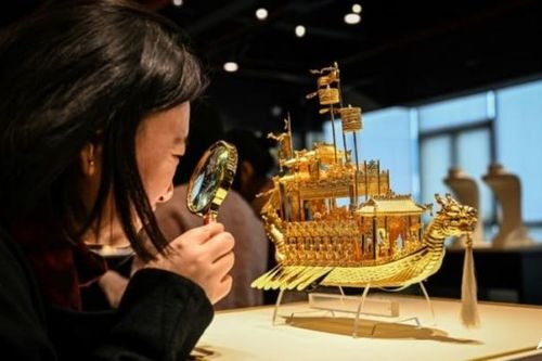 Thanh niên Trung Quốc đua nhau mua vàng