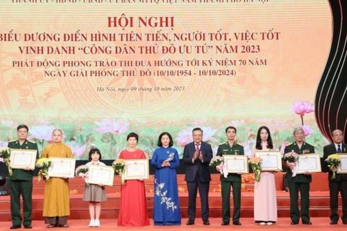 Hà Nội: Tặng danh hiệu 'Người tốt, việc tốt' năm 2024 cho 18 cá nhân