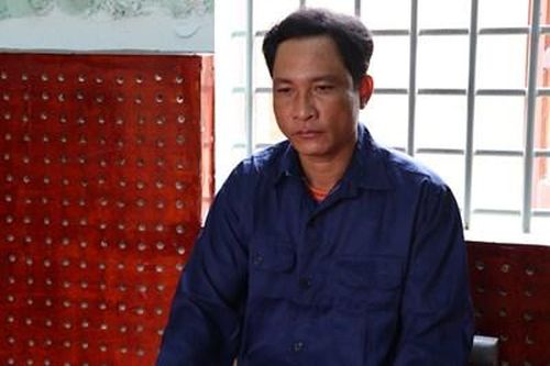 Tống đạt Quyết định khởi tố bị can đối tượng xúc phạm Quốc kỳ