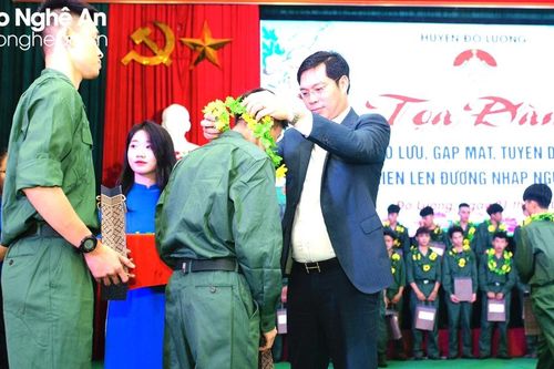Gặp mặt, tuyên dương thanh niên Đô Lương lên đường nhập ngũ năm 2024