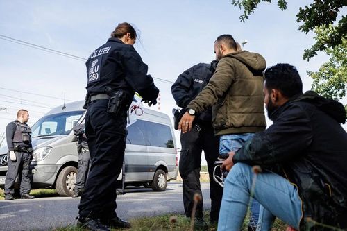 Cảnh sát Đức phối hợp với Europol truy quét tội phạm buôn người