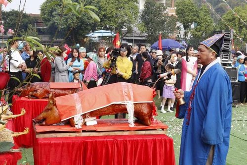 Lào Cai: Tưng bừng Lễ hội xuống đồng của người Giáy ở Quang Kim