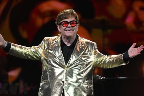 Ấn tượng phiên đấu giá các món đồ của đại danh ca Elton John