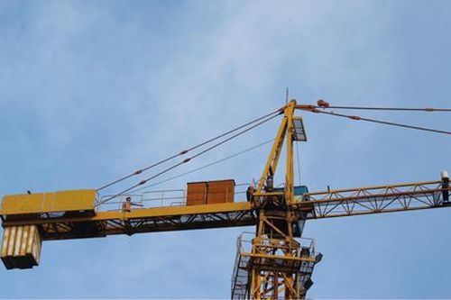 Sập cần cẩu ở Canada, trên 1.700 công nhân phải sơ tán