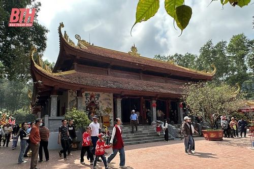 Du xuân qua miền di sản