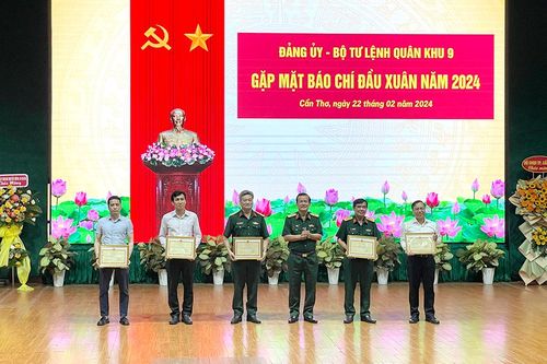 Quân khu 9 gặp mặt báo chí đầu Xuân năm 2024