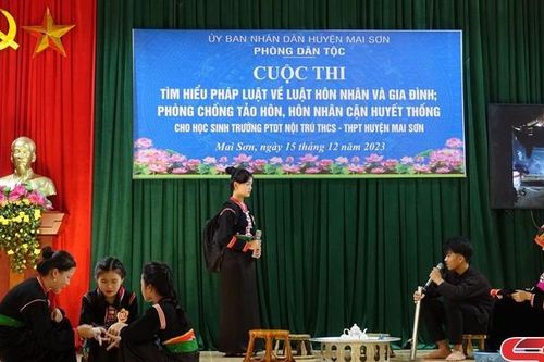 Chăm lo cho học sinh dân tộc thiểu số