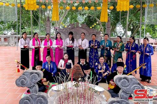 Đầu xuân vãn cảnh cầu an ở Khu du lịch tâm linh Quỳnh Nhai