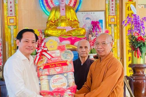 Lãnh đạo H.Bình Chánh thăm, chúc xuân đến Ban Trị sự Phật giáo huyện