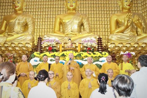 Ban Hướng dẫn Phật tử TP.HCM kết hợp chùa Thiên Tôn tổ chức hành hương thập tự đầu xuân