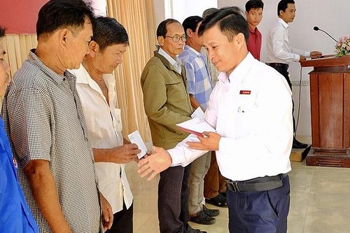 Agribank Chi nhánh tỉnh Hậu Giang hỗ trợ 1.000 phần quà Tết cho người nghèo