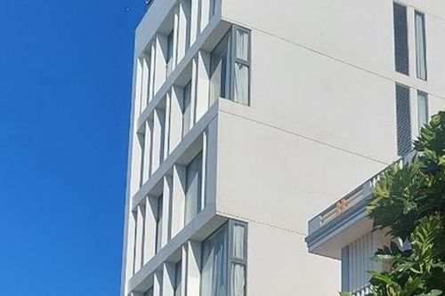 Đến khách sạn trút cơn ghen bằng dao vào chồng và tình địch