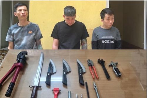 Ba đối tượng 'cõng' 12 tiền án mang kìm và dao phóng trộm xe máy
