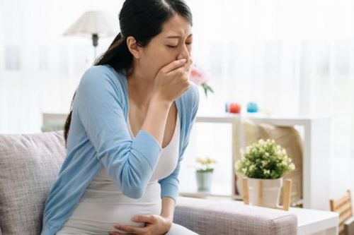 Mẹo đẩy lùi tình trạng ợ chua, ợ nóng cho bà bầu