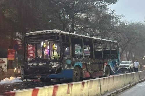 Hà Nội: Hỏa hoạn thiêu trọn xe buýt lúc rạng sáng, cần lưu tâm các vấn đề chống 'giặc lửa'