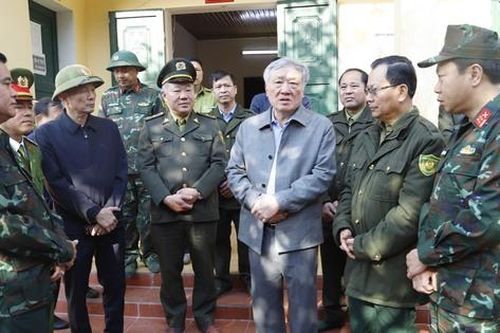 Cháy rừng ở Sa Pa: Ủy viên Bộ Chính trị Nguyễn Hòa Bình thị sát, động viên lực lượng chữa cháy