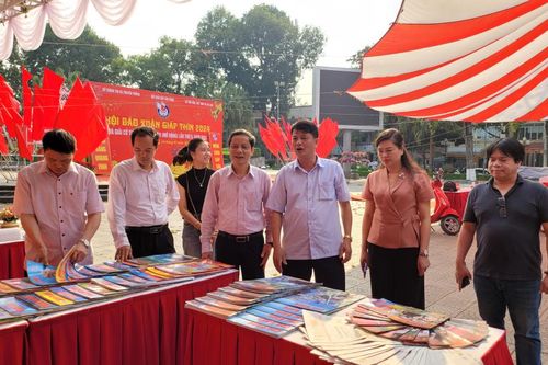 Sẵn sàng cho Hội Báo xuân Giáp Thìn 2024