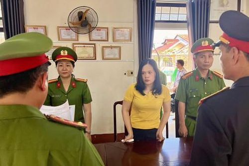'Phù phép' kính chắn gió ôtô của Trung Quốc thành kính của Toyota, Mercedes...