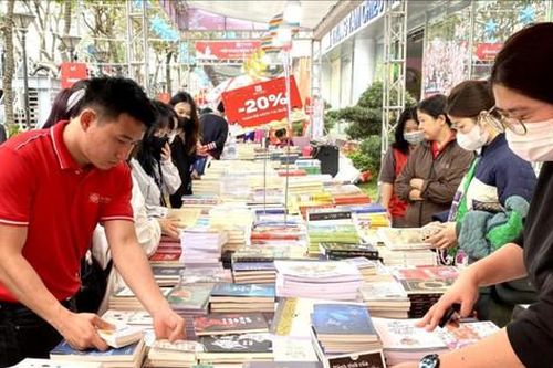 Phong phú, sôi nổi các phiên chợ và hội sách khuyến đọc tại Hà Nội