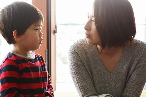 Một thói quen xấu của cha mẹ liên quan mật thiết đến cuộc sống khó khăn, túng quẫn của con sau này?
