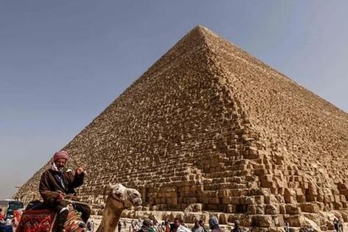 Đại Kim tự tháp Giza có thể bị thiếu một viên đá lấp lánh trên đỉnh, tại sao như vậy?