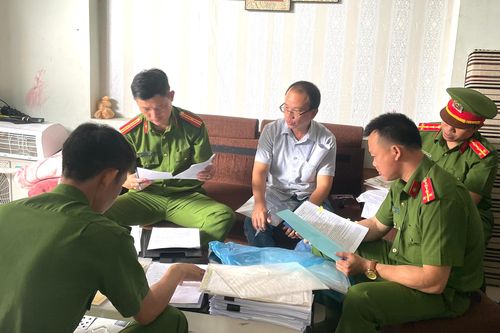 Lật tẩy thủ đoạn chiếm đoạt hơn 2 tỷ đồng tiền mua đất của hai đối tượng