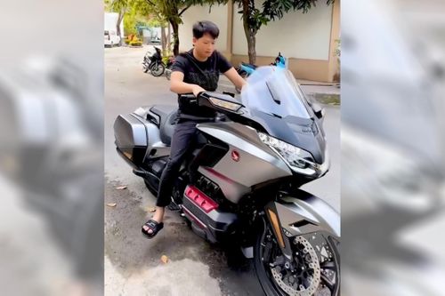 Hoàng Kim Khánh tậu 'chuyên cơ mặt đất' Honda Gold Wing giá hơn 1 tỷ