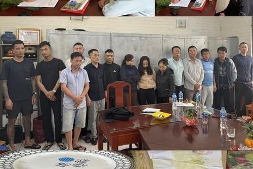 Bắt quả tang 3 người phụ nữ cùng 11 nam giới đánh bạc